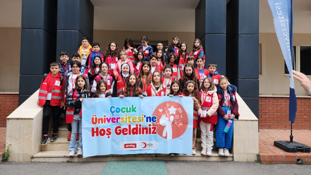 Türk Kızılay’ın “Çocuk Üniversitesi Projesi” İlk Mezunlarını Verdi