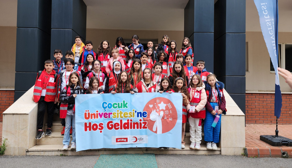 Türk Kızılay’ın “Çocuk Üniversitesi Projesi” İlk Mezunlarını Verdi